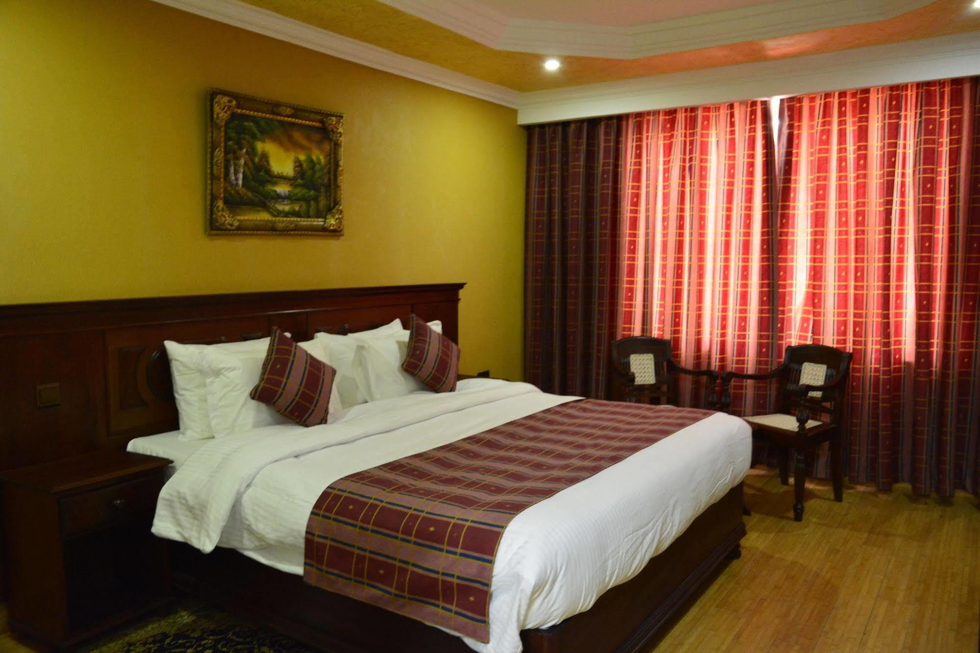 Eagle Palace Hotel Νακούρου Εξωτερικό φωτογραφία